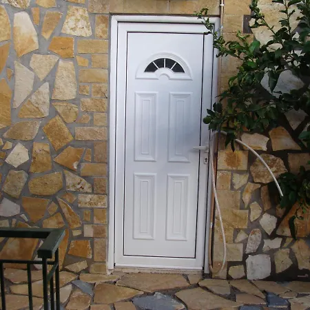 加丽尼别墅公寓 *